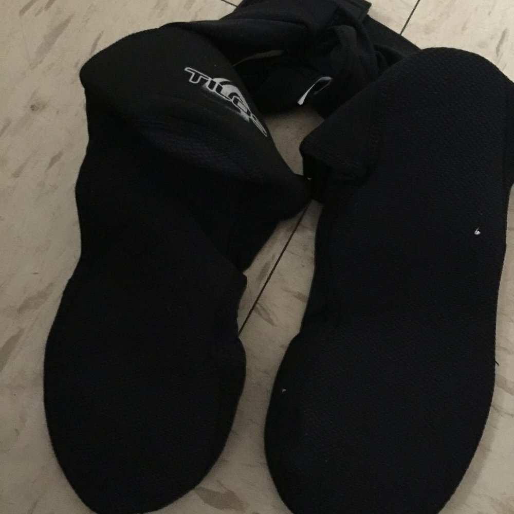 Tilos Dive Socks - New Sports & outdoors | Color: Black | Size: L